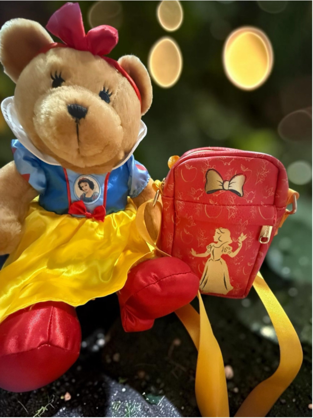 Disney Snow White Animal Alley Teddy Bear Plush + Buckle-Down Crossbody Bag Bund